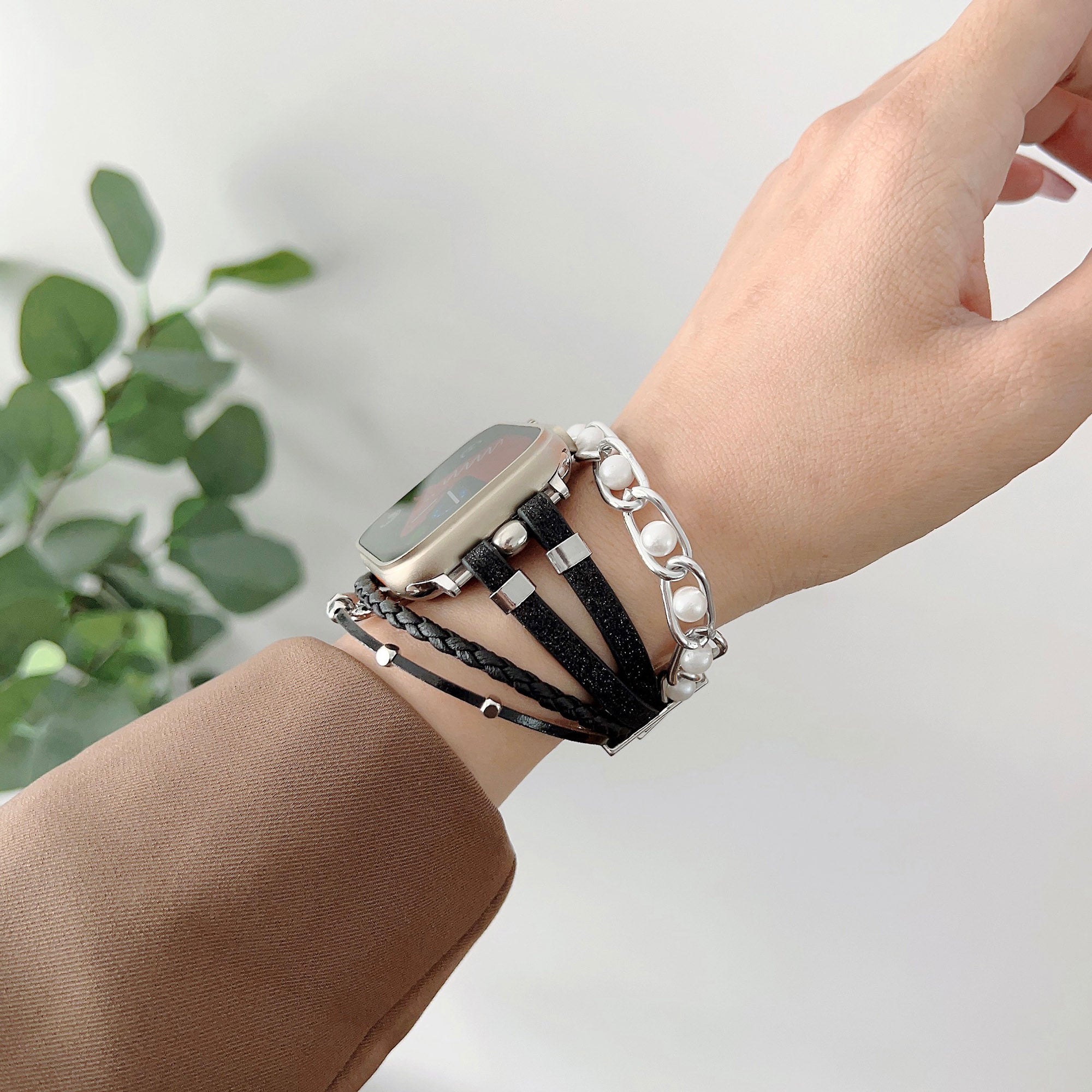 For Apple Watch Series 9 8 7 41mm 6 5 4 SE (2023) SE (2022) SE 40mm 3 2 1 38mm Metal Leather Band Heart Pendant Bracelet Watch Strap For Apple Watch Series 9 8 7 41mm 6 5 4 SE (2023) SE (2022) SE 40mm 3 2 1 38mm Metal Leather Band Heart Pendant Bracelet Watch Strap